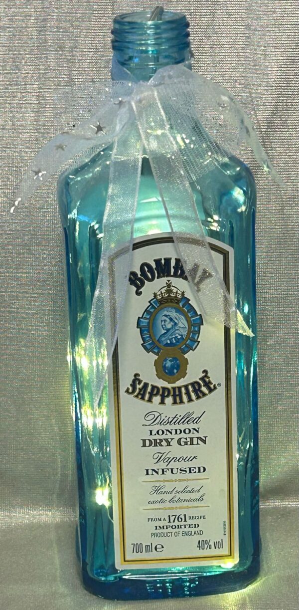 hellblaue DEKO LONDON-GIN-Flasche mit Lichterkette – Bild 2