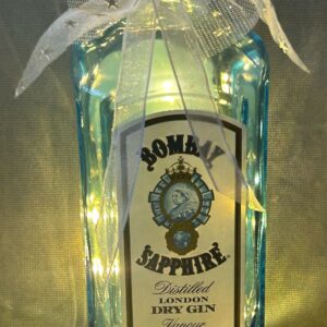 hellblaue DEKO LONDON-GIN-Flasche mit Lichterkette