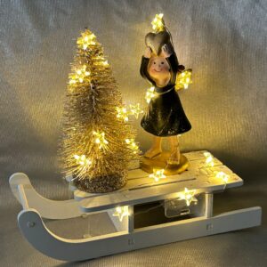 Deko Schlitten Engel mit Herz blau und Weihnachtsbaum (11)